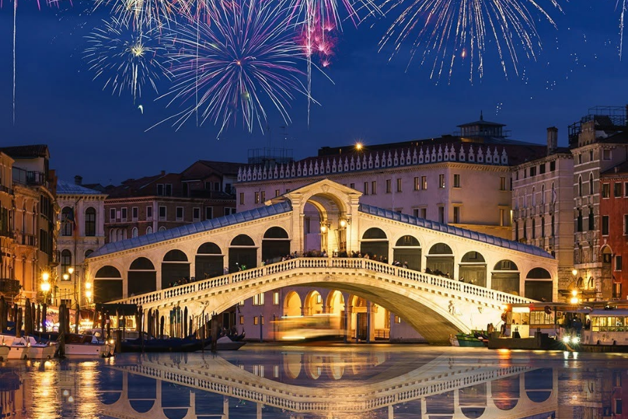 Vẻ đẹp lễ hội: Khi Venice thắp sáng mùi hương cuối năm Vẻ đẹp lễ hội: Khi Venice thắp sáng mùi hương cuối năm
