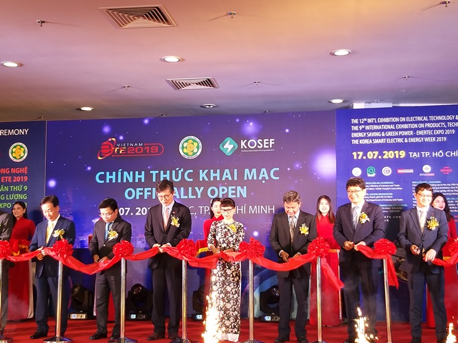 Khai mạc chuỗi triển lãm, hội chợ quốc tế ngành điện và năng lượng