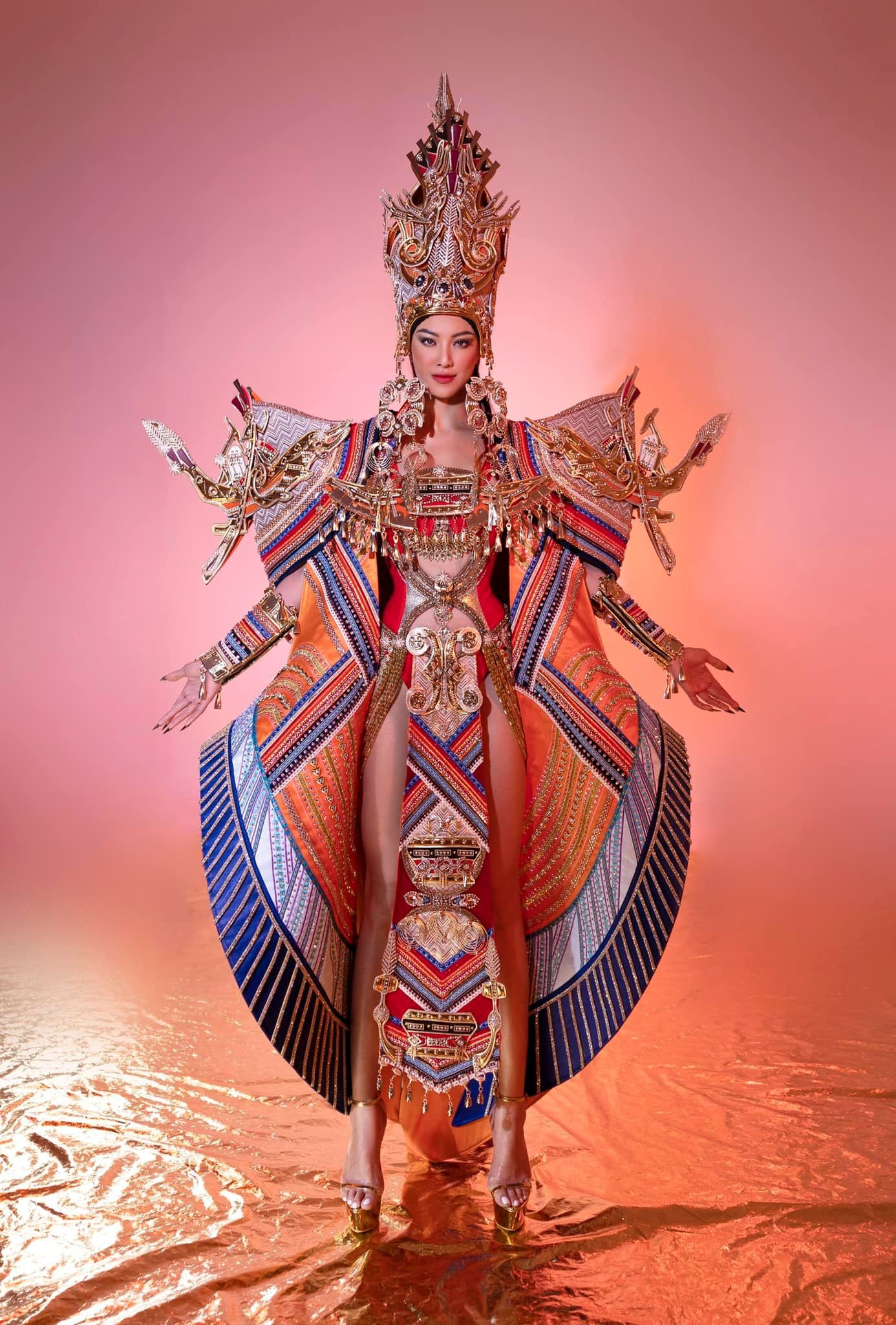 Kim Duyên mang trang phục dân tộc nặng 30kg tới Miss Supranational 2022