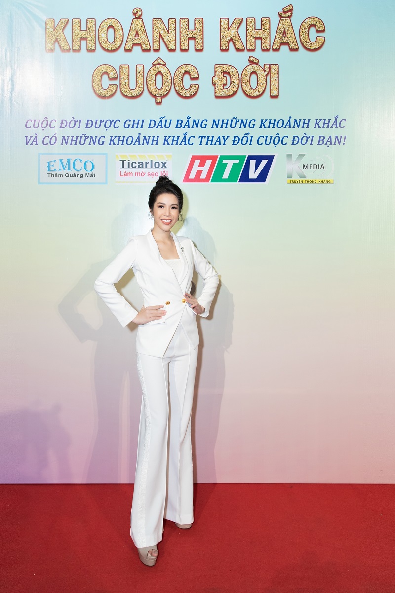 MC Phương Uyên đồng hành cùng dàn host “khủng” trong chương trình 