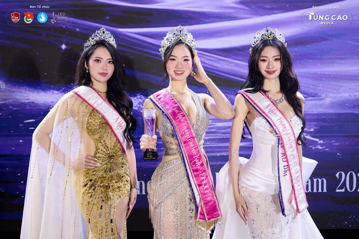 Bùi Lan Anh đăng quang Hoa khôi UEB Charming 2025 Bùi Lan Anh đăng quang Hoa khôi UEB Charming 2025