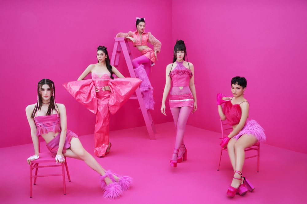 Huấn luyện viên Thủy Tiên cùng dàn 