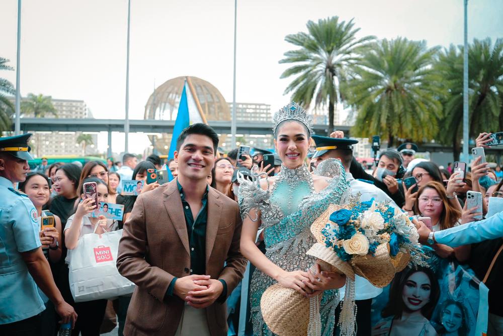 Ceo Trần Việt Bảo Hoàng cùng đương kim Á Hậu Hoàn Vũ Quốc Tế – Chelsea Fernandez trả lời phỏng vấn Đài Truyền hình hàng đầu của Philippines