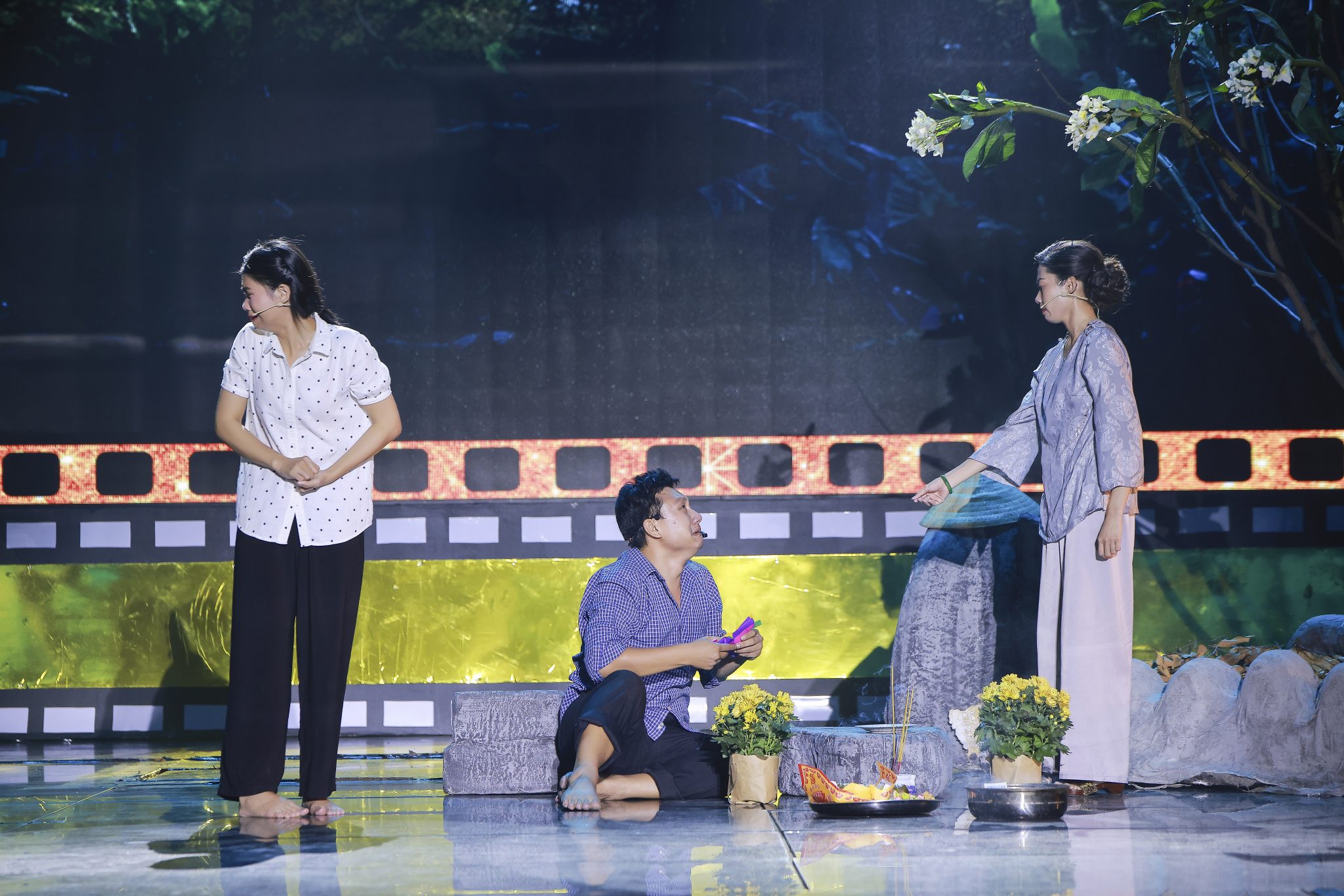 Hồng Duyên khiến đạo diễn Lý Minh Thắng rơi nước mắt với tiểu phẩm xúc động về gia đình