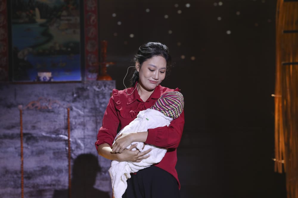 Tình cha con đầy xúc động giúp Huỳnh Thơ giành 4 điểm 10 tuyệt đối tại Tình Bolero 2025