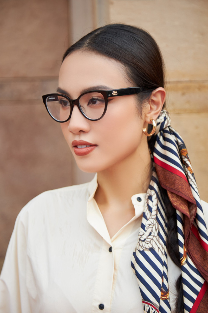Ngắm nhìn loạt váy áo trẻ trung, năng động của Thủy Tiên trong những ngày đầu công tác tại Ấn Độ