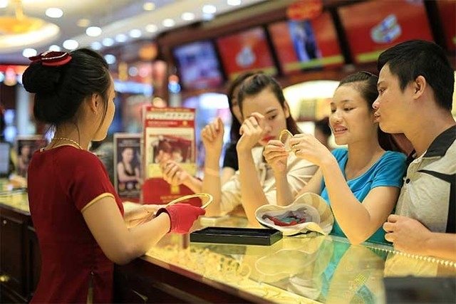 Thị trường vàng ảm đạm chờ đợi quyết định của FED