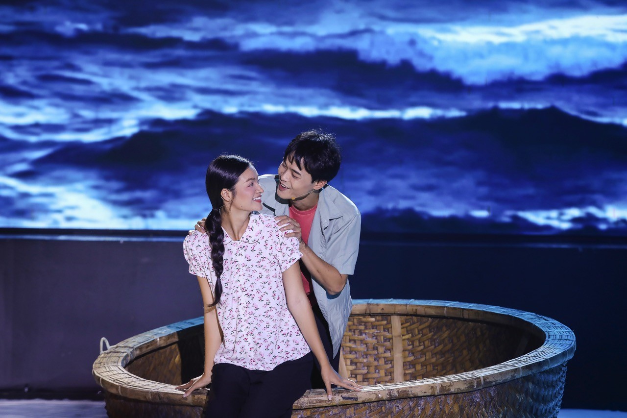 Danh ca Phương Dung ấn tượng với sự tiến bộ của Kiều Hằng tại sân khấu 