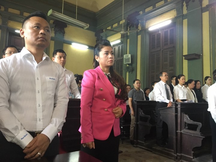Trực tiếp phiên xử ly hôn của vợ chồng “vua cà phê” Trung Nguyên: 