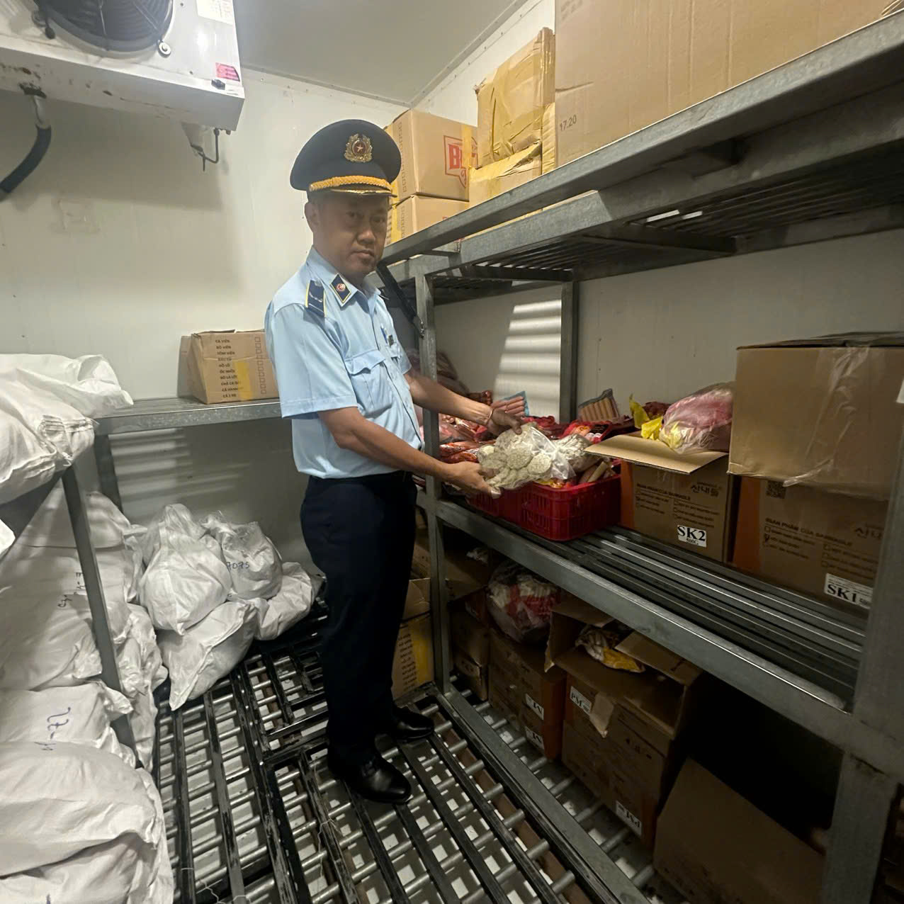 Kinh doanh thực phẩm không rõ nguồn gốc, một Công ty bị xử phạt 24 triệu đồng